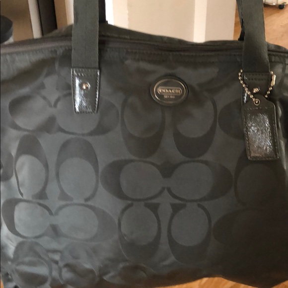 Cool tote with matching bag. - Picture 2 of 6